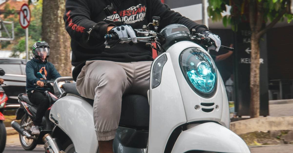Top Safety Tips for Riding a Scooter in Canggu's Bustling Streets