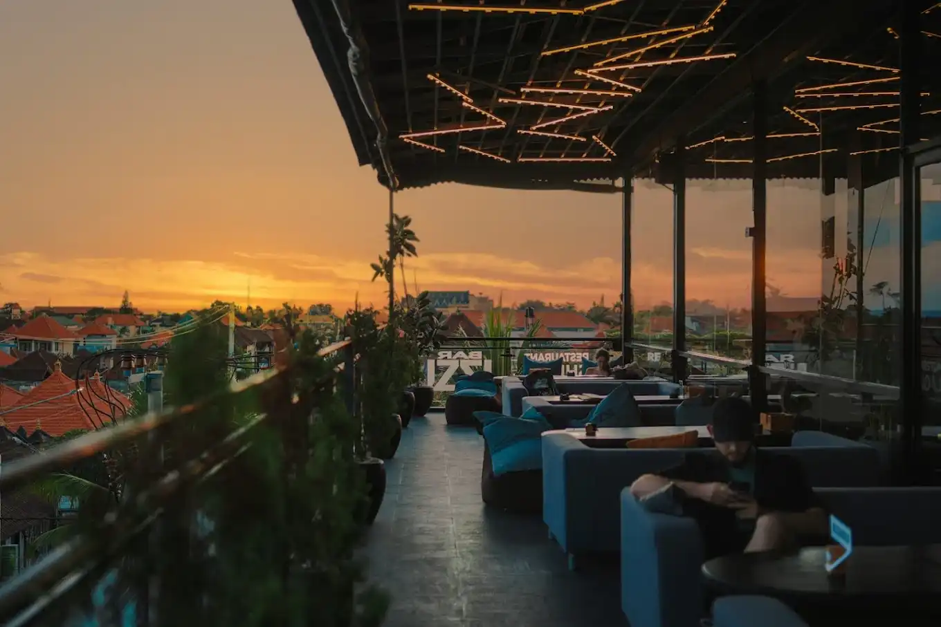 credit:-google-maps---izzi-rooftop-lounge-&-restaurant-&-bar-&-shisha credit:-google-maps---izzi-rooftop-lounge-&-restaurant-&-bar-&-shisha