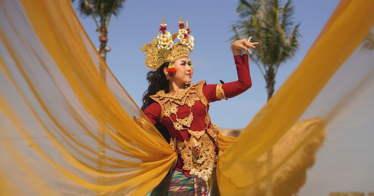 menari-contemporary-balinese-dance menari-contemporary-balinese-dance