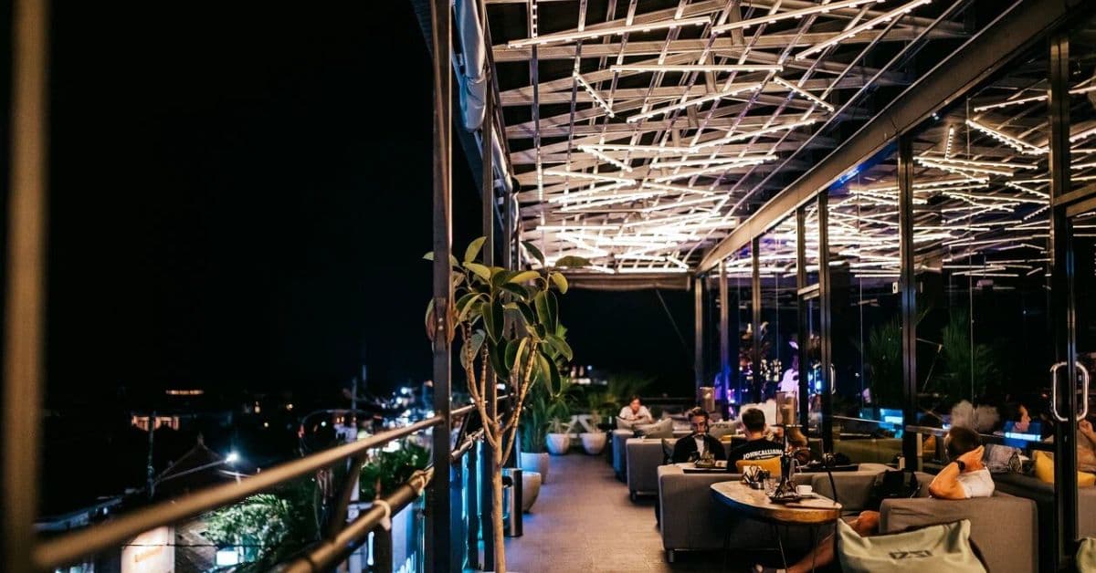 izzi-rooftop-lounge,-restaurant,-bar-&-shisha izzi-rooftop-lounge,-restaurant,-bar-&-shisha