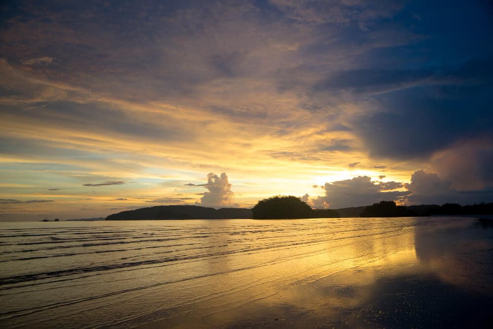 pantai-batu-belig